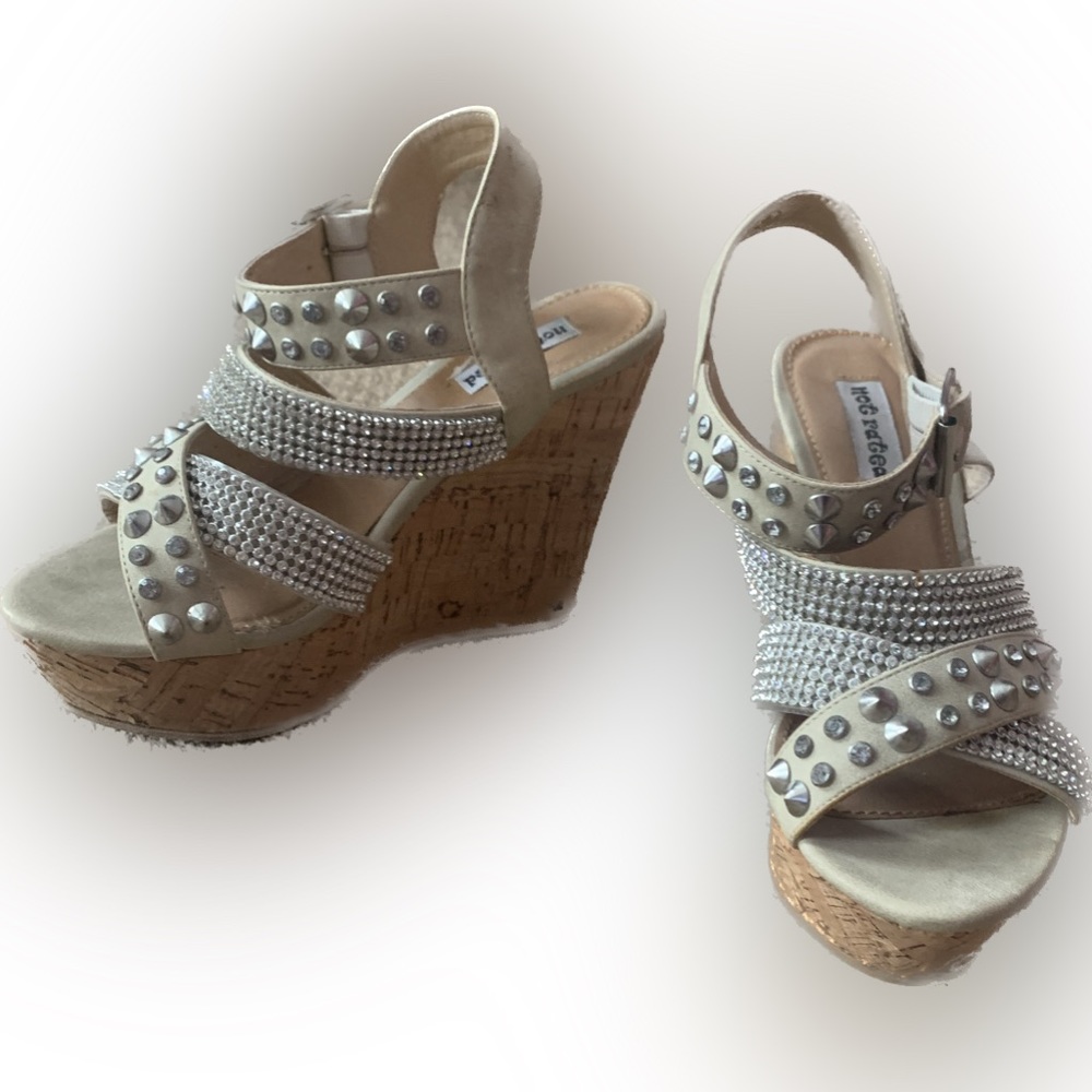 Jeweled and studded 4 1/4” heel platform dressy sandals Size 6 by Not rated
